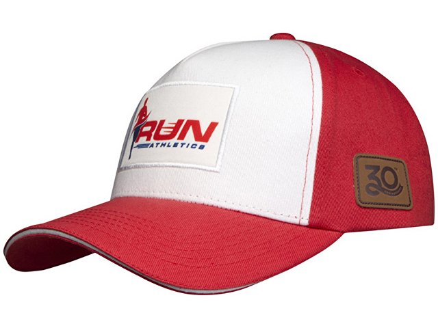 Коробка с образцами бейсболок из переработанных материалов