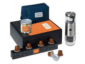 Подарочный набор «Re:y. Boost» с кофемашиной, капсулами и косметичкой