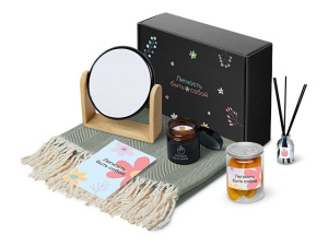 Подарочный набор «Re:f. Shelter» с пледом, зеркалом, свечой и диффузором Подарочный набор «Re:f. Shelter» с пледом, зеркалом, свечой и диффузором