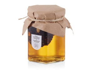 Мед с сосновыми шишками и кедровыми орехами Мед с сосновыми шишками и кедровыми орехами