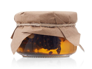 Мед с сосновыми шишками и кедровыми орехами Мед с сосновыми шишками и кедровыми орехами