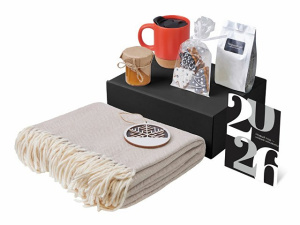 Подарочный набор «Re:Nest» с пледом, кружкой и вареньем